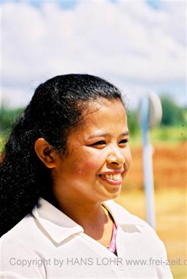 21 Thailand 2002 F1000037 Khao Lak Mädchen_478